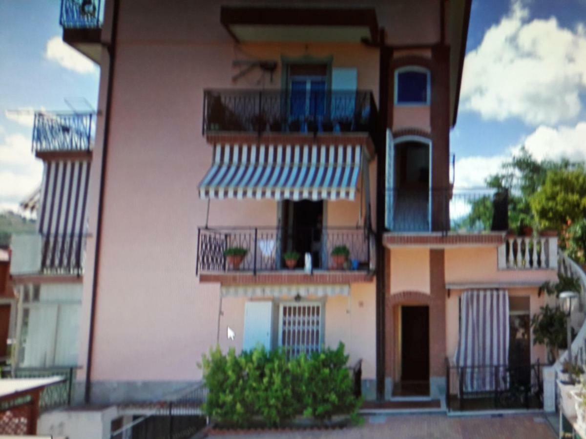 Apartment Aurora & Nicole Ideal Per Biker Con Terazza Vista Mare Parcheggio E Wi-Fi Gratuiti Pietra Ligure Exterior foto