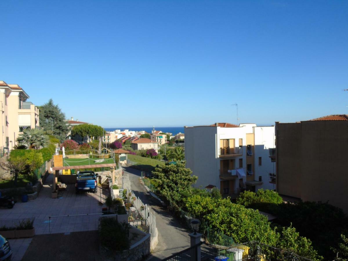 Apartment Aurora & Nicole Ideal Per Biker Con Terazza Vista Mare Parcheggio E Wi-Fi Gratuiti Pietra Ligure Exterior foto
