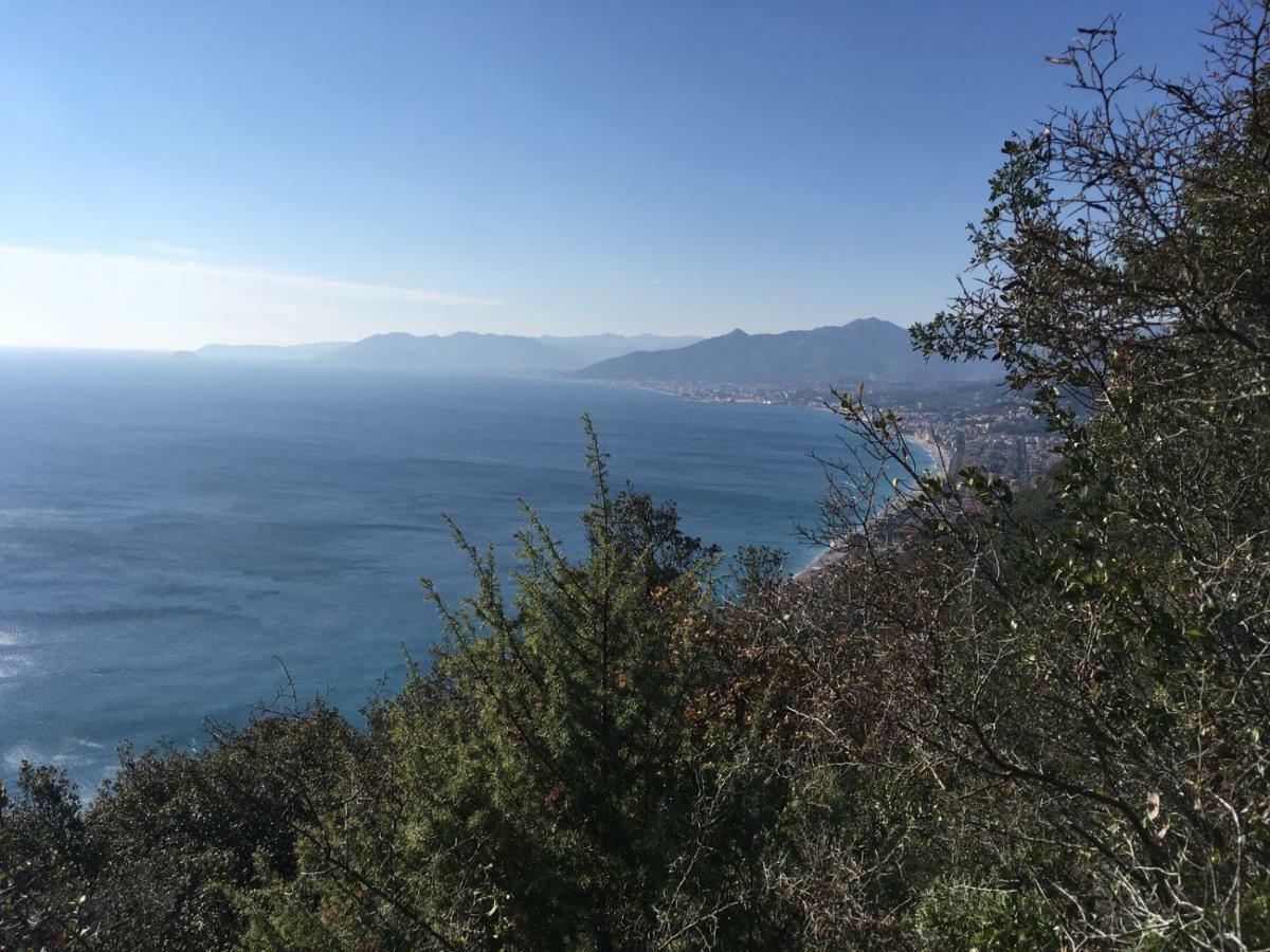 Apartment Aurora & Nicole Ideal Per Biker Con Terazza Vista Mare Parcheggio E Wi-Fi Gratuiti Pietra Ligure Exterior foto